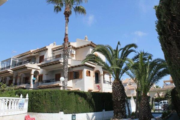 Residencia Alhambra Los Cisnes 또레비에하 외부 사진